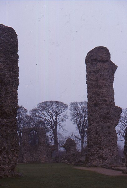 406px-bury st edmunds%2c abbey ruins - geograph.org.uk - 2836504