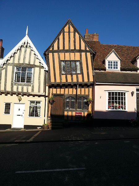 450px-lavenham%2c suffolk%2c england - crooked house 01