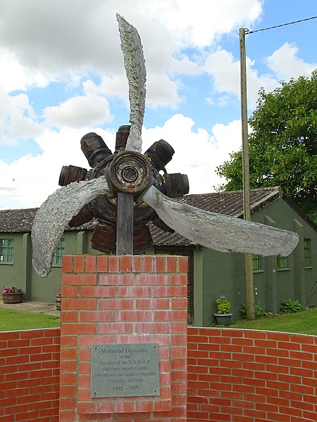 450px-memorial at rougham control tower museum - former usaaf 322nd bomb group base - raf bury st. edmunds - suffolk - england - 01 %2828295807386%29