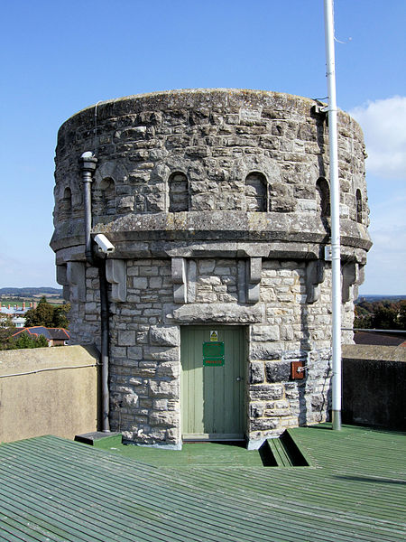 450px-the keep military museum%2c dorchester%2c dorset. -east tower-16sept2009