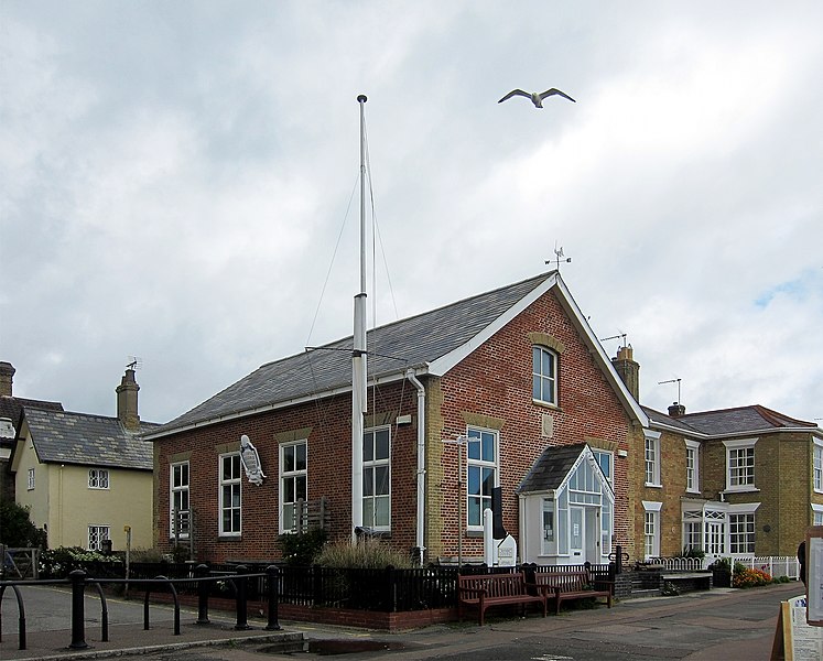 747px-southwold salle marins