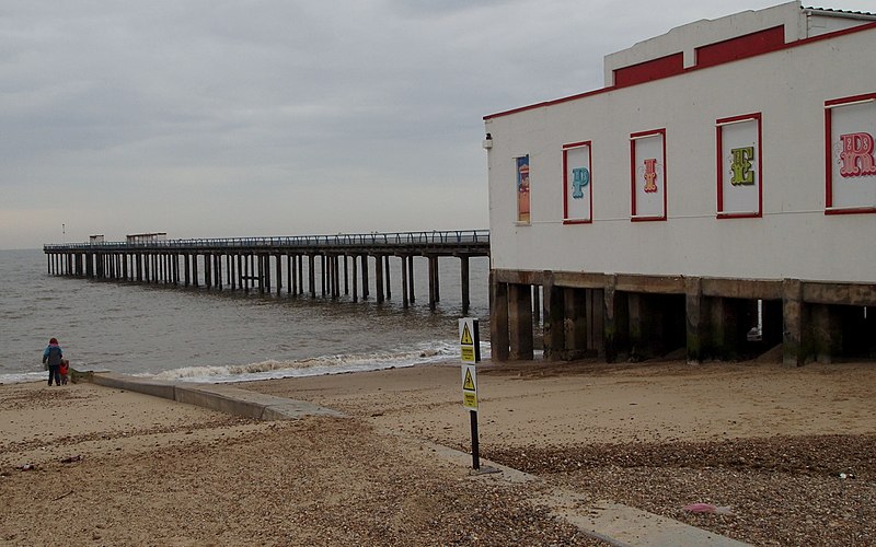 800px-felixstowe%2c suffolk. - geograph.org.uk - 3486432