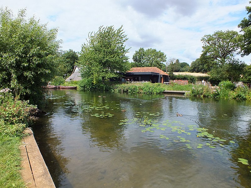 800px-flatford national trust centre - geograph.org.uk - 3621629