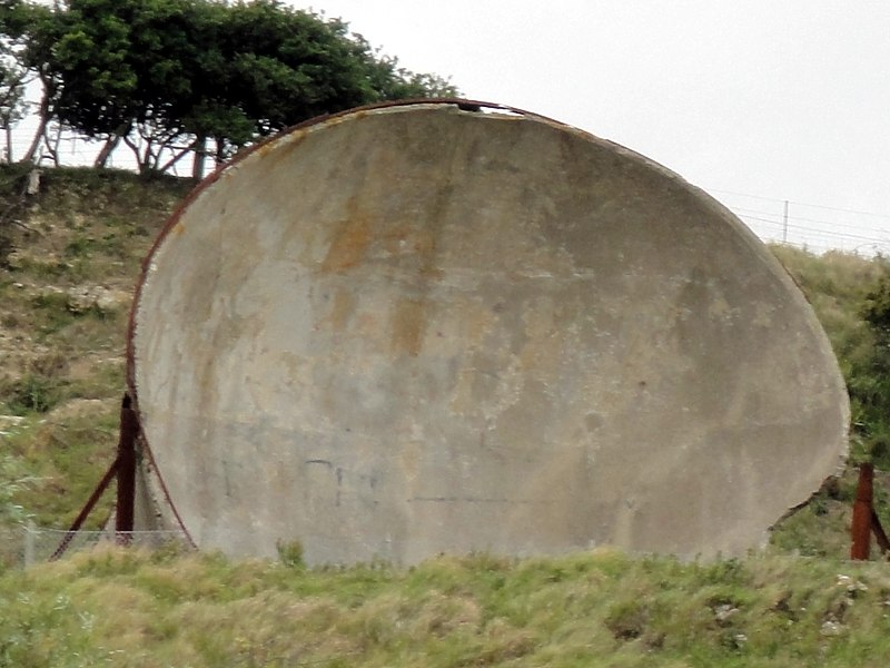 800px-hythe%2c the roughs%2c 30%27 sound mirror - geograph.org.uk - 2580637