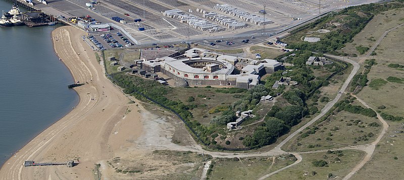 800px-landguard fort aerial image - felixstowe suffolk uk - 01 %2814721733438%29