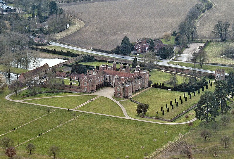 800px-melford hall aerial image %288678227075%29