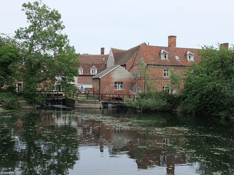 800px-national trust visitors centre at flatford - geograph.org.uk - 1956490