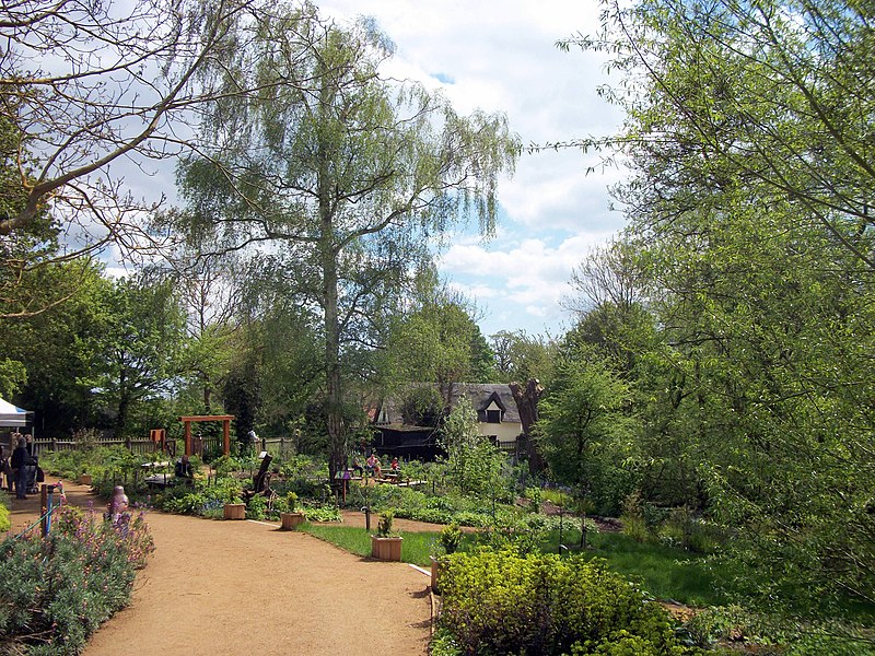 800px-rspb flatford wildlife garden looking toward bridge cottage - geograph.org.uk - 2942879