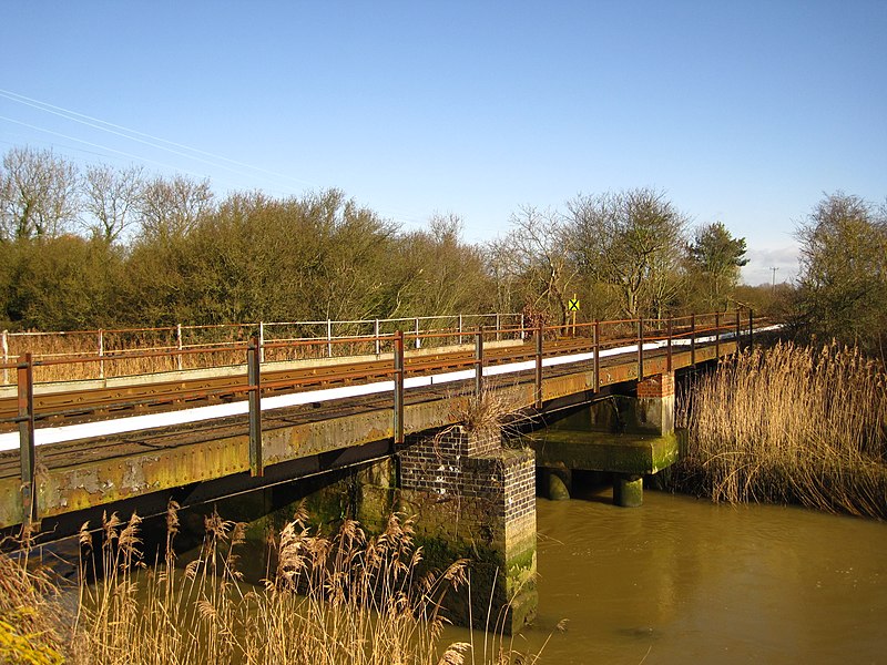 800px-railway bridge over the river deben at melton - geograph.org.uk - 2285689