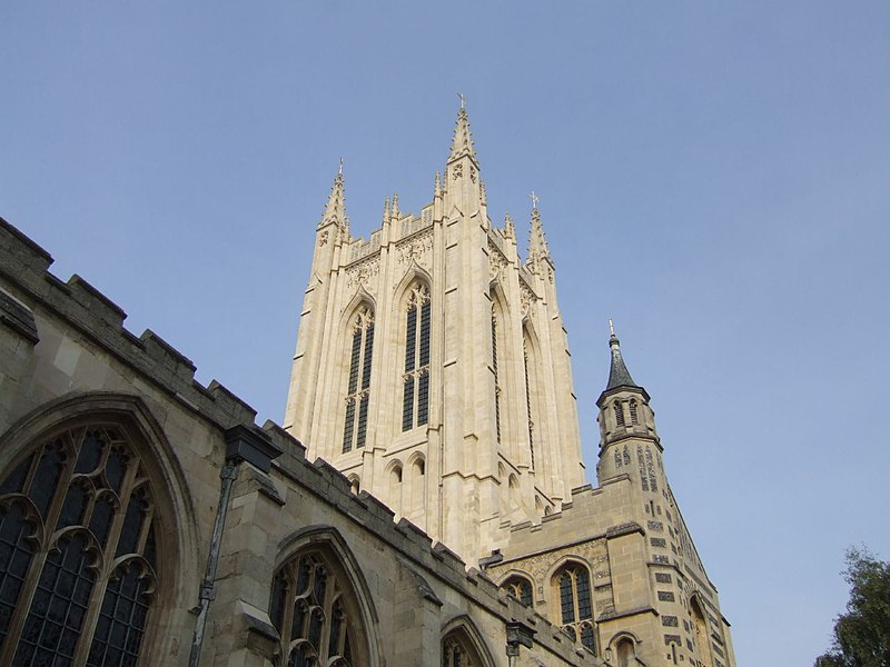 800px-st edmundsbury cathedral%2c bury st edmunds%2c suffolk %28251386105%29