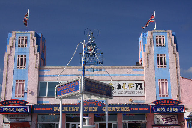 Mannings amusement park - geograph.org.uk - 981905