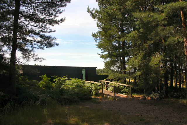 Mayday bird hide - geograph.org.uk - 514555