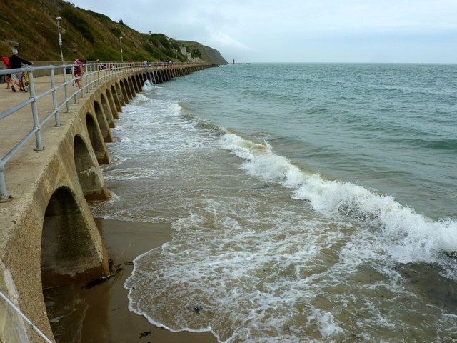 Sunny sands beach%2c folkestone%2c at high tide - geograph.org.uk - 3091651